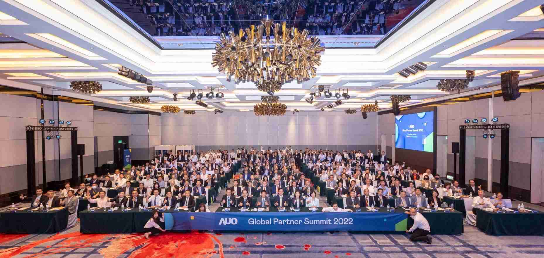 友達推動「安心、、、、創新、、、用心、、、、同心、、盡心」五星職旅，，，為菲籍員工打造全方位照護，，首度贏得「人權實踐與發展領袖獎」殊榮