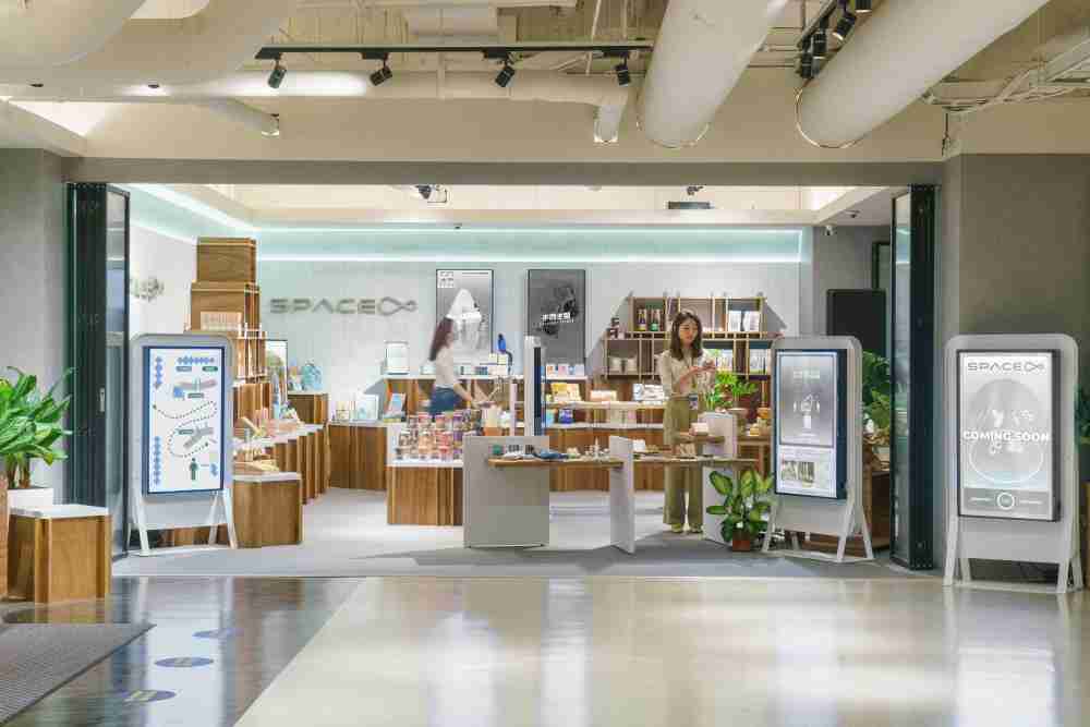 PA直营打造永续选物商店，，展示社企及社创商品，，结合创利空间所开发的智能零售系统，，整合多元产品信息，，，，让无人商店扮演公益行动的推手