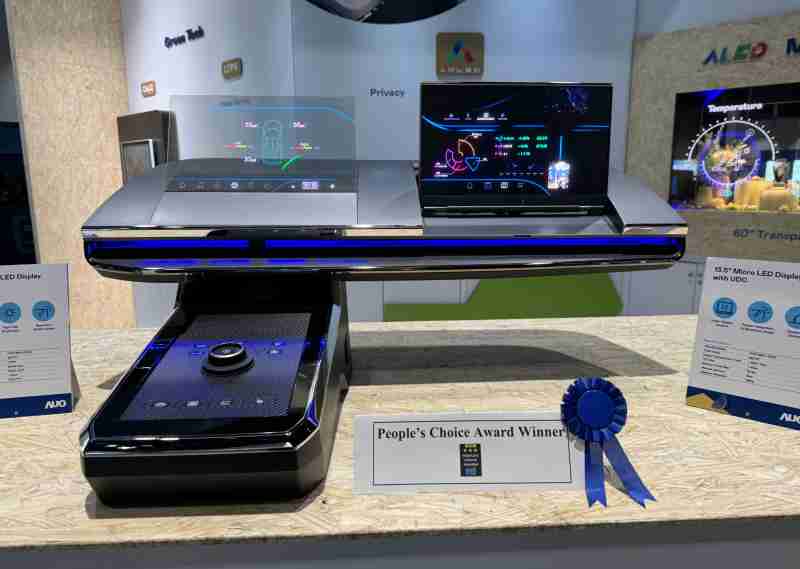 PA直营车用Micro LED Display HMI解决方案获”最佳车用显示奖”，，，，以用户为中心开发，，，针对前座驾驶与乘客设计兼具娱乐与安全的高画质屏幕，，，包含车舱前座的Micro LED透明屏幕及全球首款内建镜头的智慧Micro LED显示器