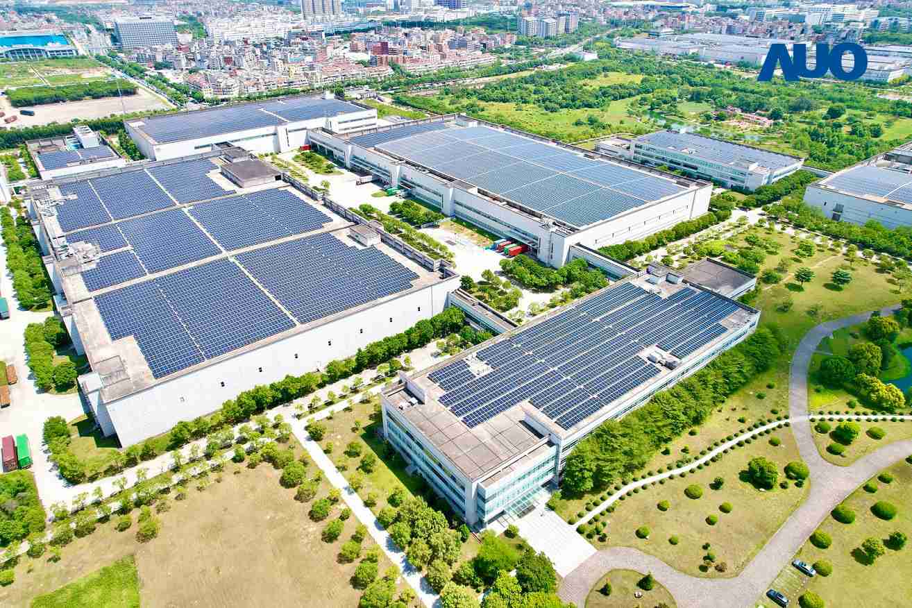 PA直营厦门推动智能制造同时，，透过绿电创能纵深推进绿色转型，，，，厂区全屋顶铺设太阳能光伏板，，，，每年太阳能发电 2,600多万度